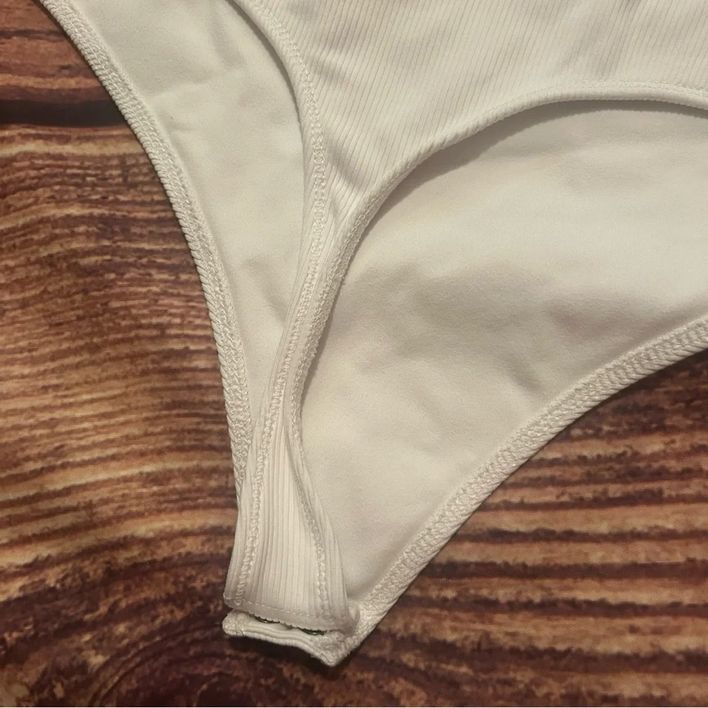 Women’s Abercrombie & Fitch One Shoulder Bodysuit in White Size M - Picture 6 of 8